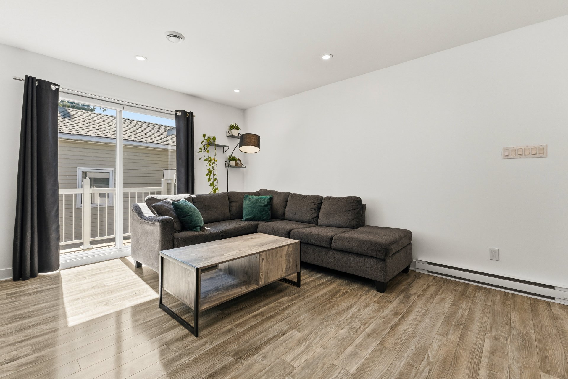 Maison mobile à vendre à Longueuil (Saint-Hubert) — Salon