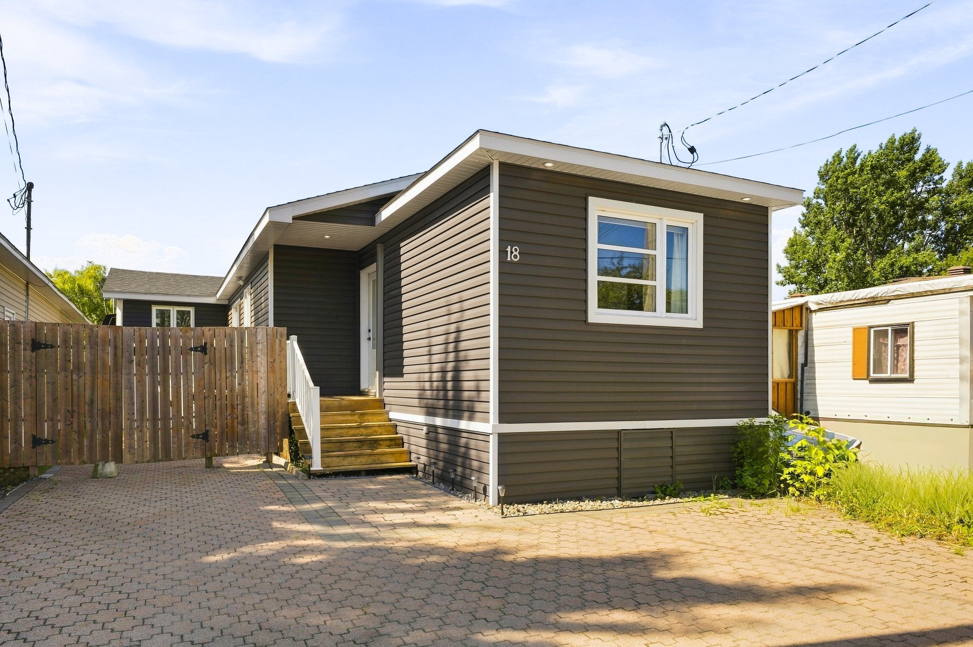 Maison mobile à vendre à Longueuil (Saint-Hubert) — Façade